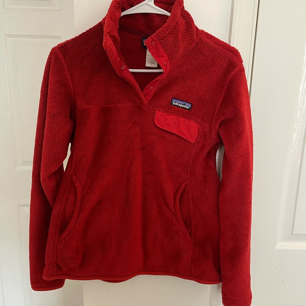 Patagonia size S deep red pullover